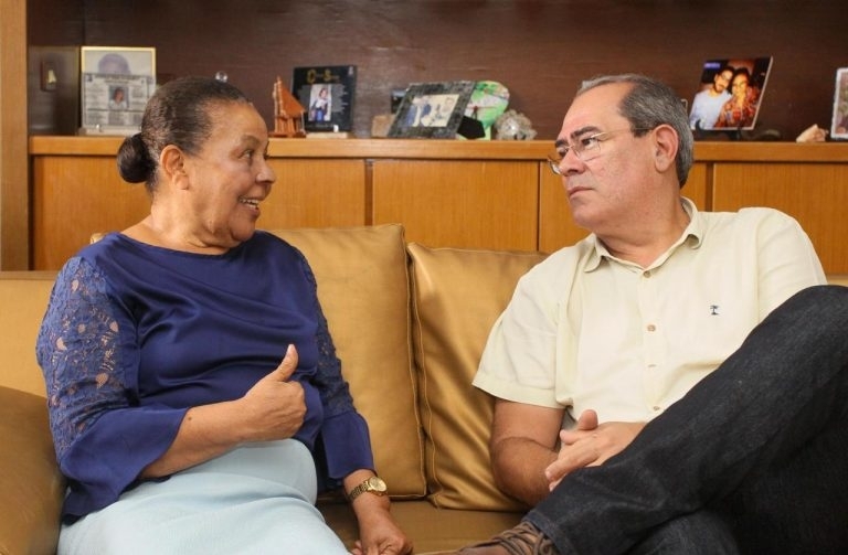 Cunhada do pastor Ailton José Alves, presidente das Assembleias de Deus de Pernambuco, Irmã Babate recebeu visita de Mano Medeiros na tarde dessa quinta-feira (25), quando o prefeito e pré-candidato de Jaboatão oficializou o convite para que a educadora concorra em sua chapa como candidata a vice-prefeita nas eleições de outubro.